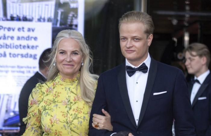 Marius
      Borg
      Høiby,
      Sohn
      von
      Prinzessin
      Mette-Marit
      von
      Norwegen,
      wurde
      festgenommen