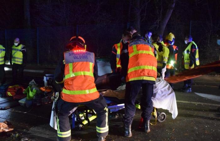 ein Autofahrer wurde aus seinem Auto geschleudert