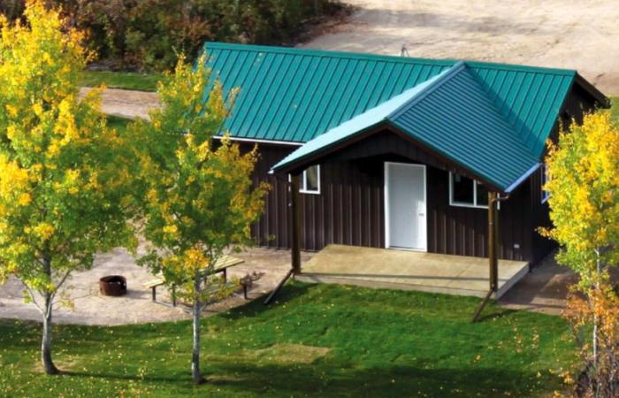 In diesen Parks in Alberta gibt es gemütliche Hütten, die Sie diesen Herbst genießen können