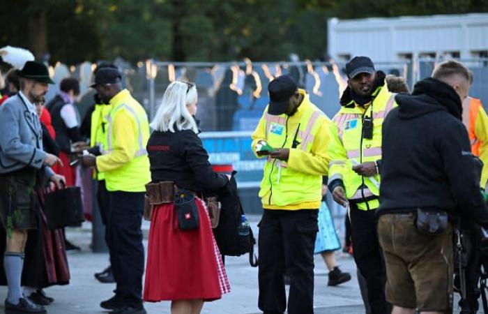 Die Eröffnung des Münchner Oktoberfests unter hohen Sicherheitsvorkehrungen in dreizehn Bildern