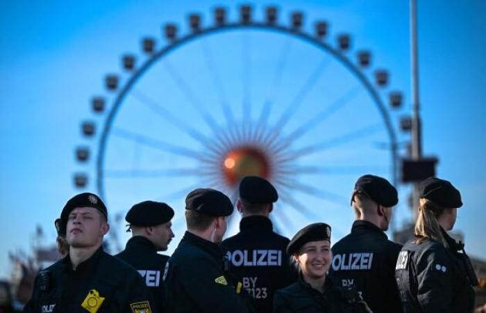 Die Eröffnung des Münchner Oktoberfests unter hohen Sicherheitsvorkehrungen in dreizehn Bildern