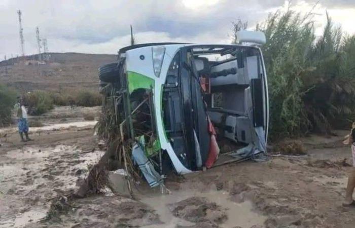 Ein Reisebus wurde in Oued Tata von den Fluten weggeschwemmt, 2 Tote und 14 Vermisste (vorläufiger Bericht)