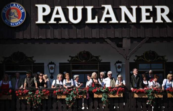 Die Eröffnung des Münchner Oktoberfests unter hohen Sicherheitsvorkehrungen in dreizehn Bildern