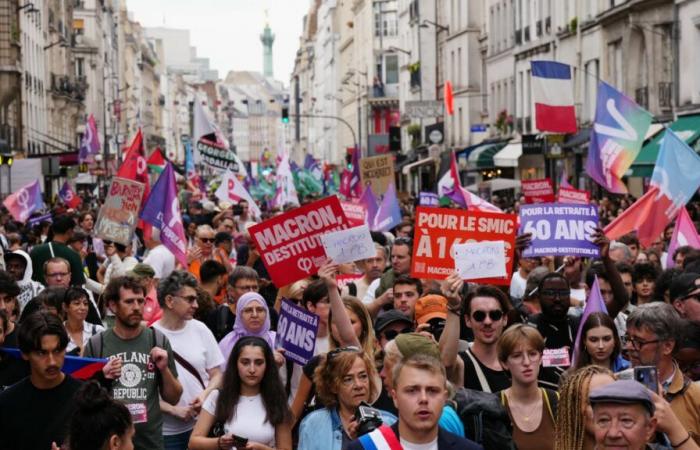 Tausende Demonstranten versammelten sich „gegen die Regierung Macron-Barnier“