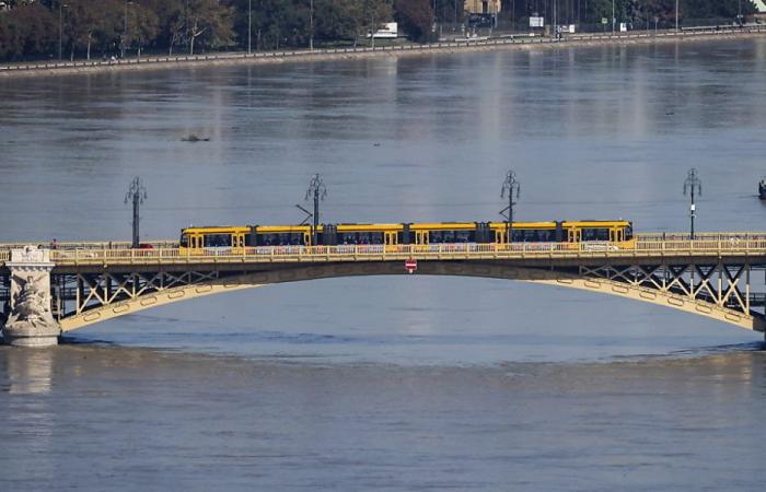 Hochwasser an der Donau belagert Budapest nach Sturmtief Boris