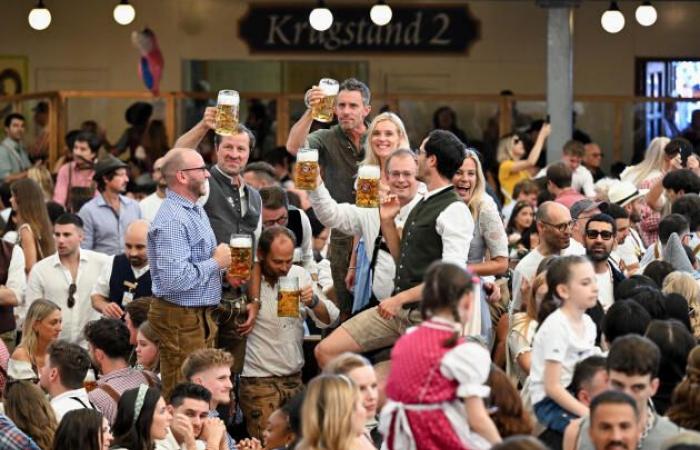 Die Eröffnung des Münchner Oktoberfests unter hohen Sicherheitsvorkehrungen in dreizehn Bildern