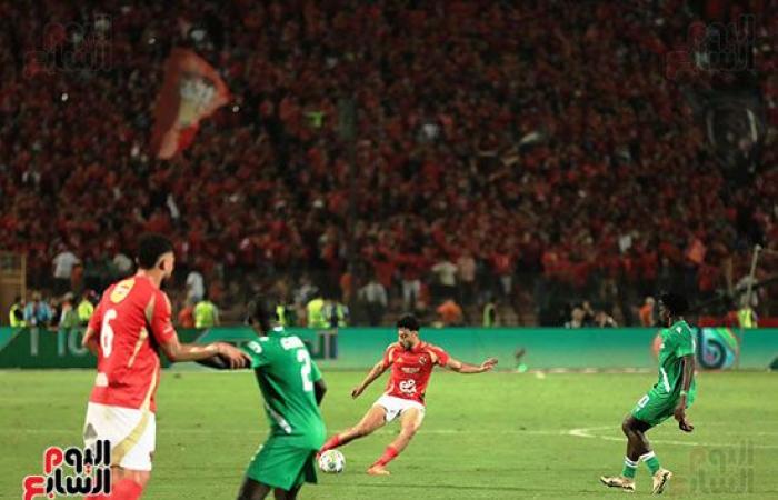 In der Nacht der Feierlichkeiten zum 44. Schild. Für die Gruppenphase der African Champions League