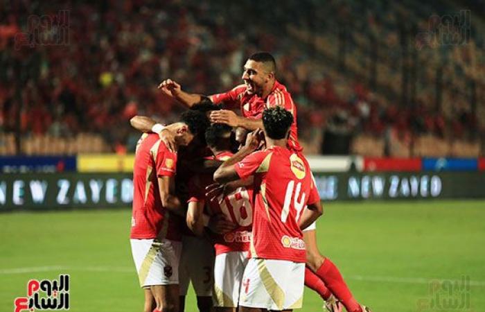 In der Nacht der Feierlichkeiten zum 44. Schild. Für die Gruppenphase der African Champions League