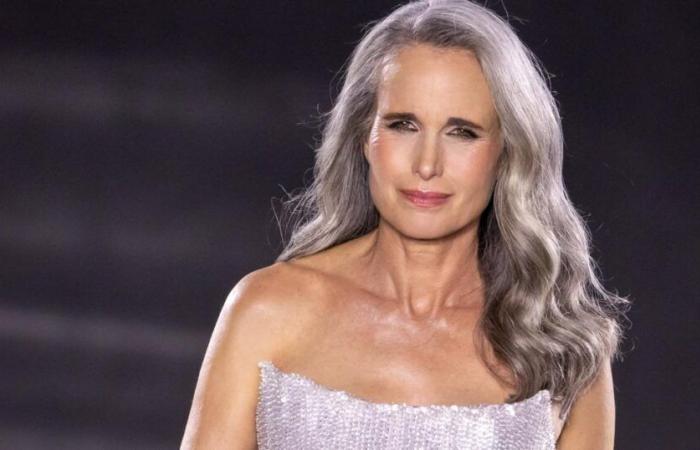 Bei der L’Oréal-Show findet Andie MacDowell die richtigen Worte, um Belinda nach ihrem Sturz zu trösten