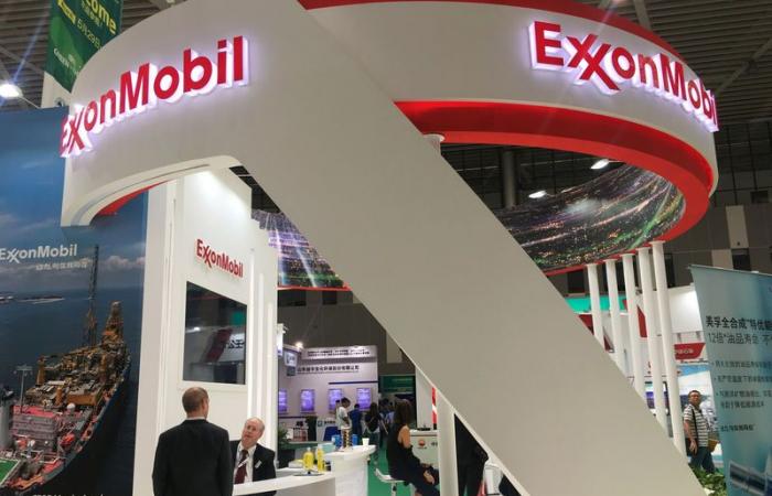 Redburn stuft BP und Exxon herab, Ölpreisprognosen nach unten korrigiert Von Investing.com