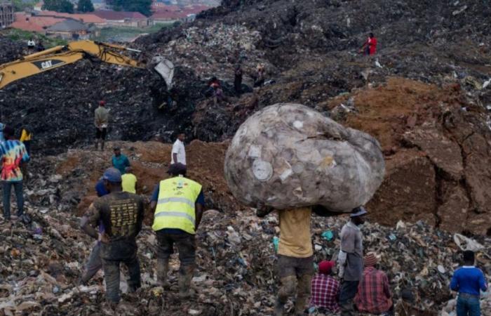 Drei Beamte nach tödlichem Einsturz der Mülldeponie in Kampala entlassen