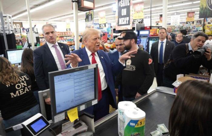 Hatte Donald Trump im Wahlkampf das Recht, einem Supermarktkunden 100 Dollar zu schenken?