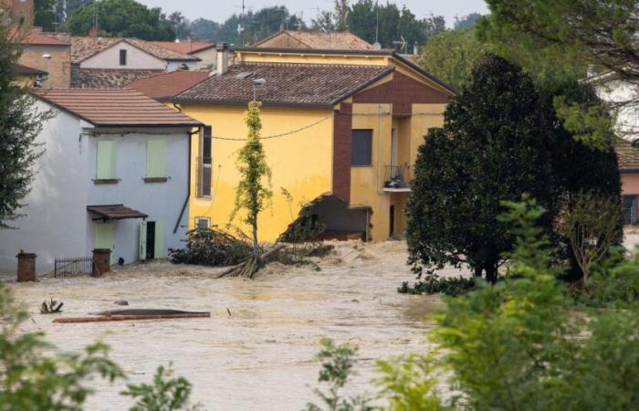 Großmutter und 5 Monate alter Enkel nach sintflutartigen Regenfällen vermisst