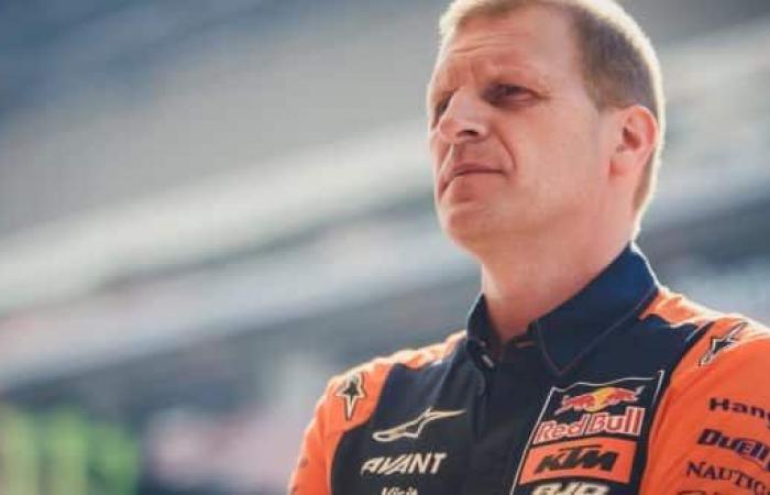 Der Name Aki Ajo taucht als Manager des Red Bull KTM Factory Racing Teams auf …