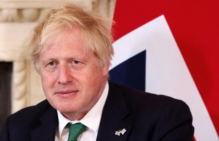 Boris Johnson gibt bekannt, dass er eine „Wasserrazzia“ in den Niederlanden vorbereitet hat, um Impfstoffe gegen Covid-19 zu beschlagnahmen