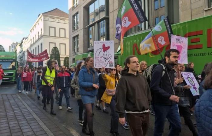 Rund 300 Menschen in Brüssel zum Welttag des Abtreibungsrechts (Fotos)