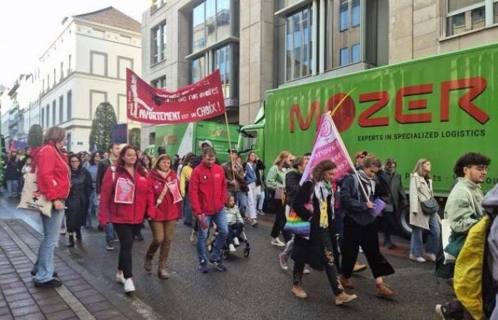 Rund 300 Menschen in Brüssel zum Welttag des Abtreibungsrechts (Fotos)