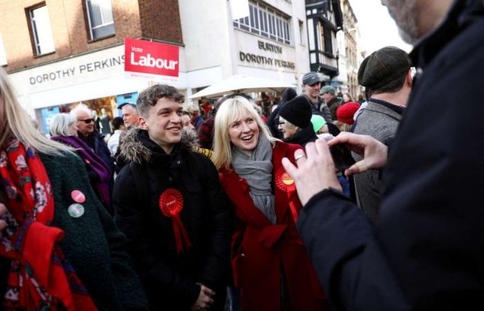 Im Vereinigten Königreich verlässt ein Abgeordneter die Labour Party, um gegen den Skandal um Geschenke zu protestieren, die Keir Starmer erhalten hat