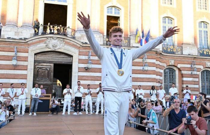 „Sie würden mein Regal sehen, ich habe ungefähr zwanzig …“ Der Starschwimmer offenbart ein neues, unerwartetes Talent!