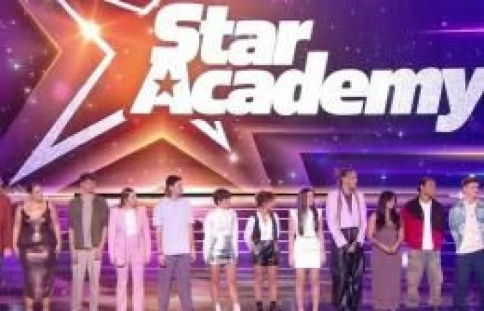 Ein Jahr nach ihrem Beitritt zur „Star Academy“ erhält Helena ihre erste Goldene Schallplatte, ihre Fans jubeln