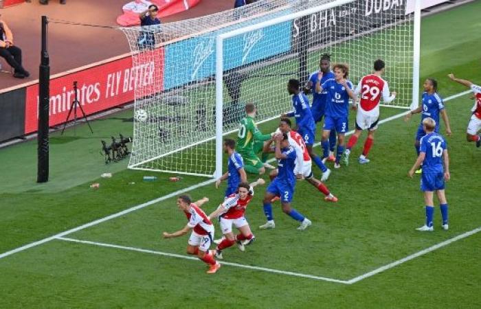 Arsenal gewinnt, bevor es gegen PSG antritt