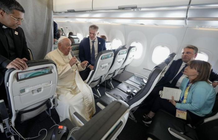 Israelische Angriffe, Abtreibungen … Was Papst Franziskus im Flugzeug auf dem Rückflug aus Belgien sagte