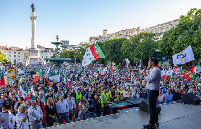 Tausende Menschen protestieren gegen die Einwanderung