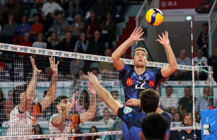 Léo Meyer nimmt die Herausforderung bei Tours Volleyball an