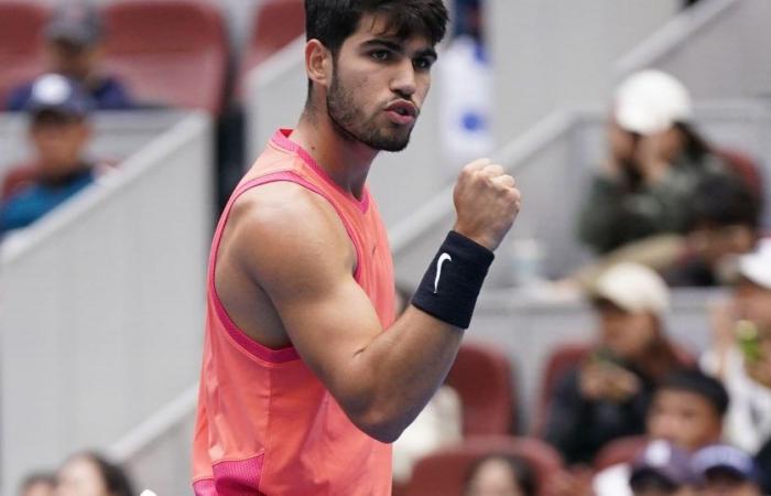 Alcaraz und Medvedev besiegten Khachanov bzw. Cobolli und werden im Halbfinale gegeneinander antreten