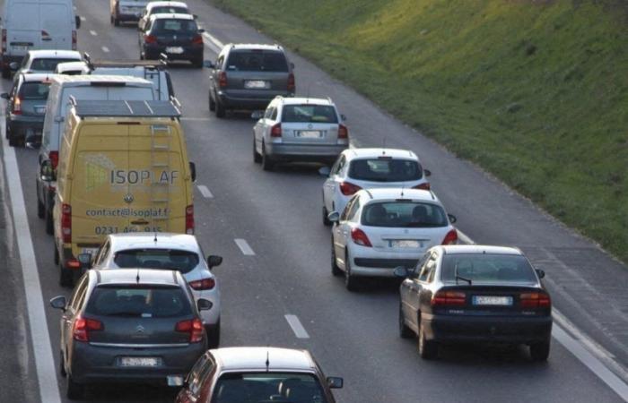 Großer Stau auf den Autobahnen A1 und A25 an diesem Montag nach Unfällen in Vendeville