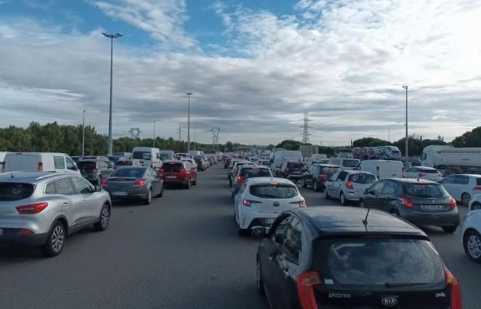 „Das ist einer der beeindruckendsten Staus, die ich je gesehen habe“, gesteht ein Autofahrer, der am Montagmorgen im Stau steckt