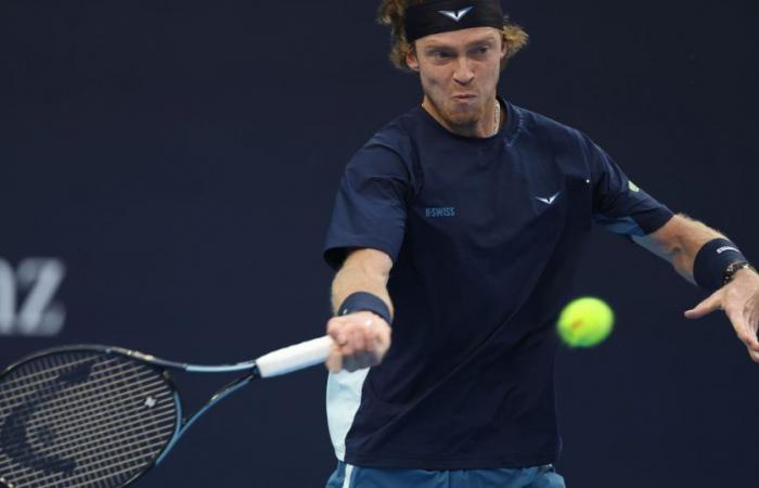 Andrey Rublev dominiert Alejandro Davidovich Fokina (6-4, 7-5) und komplettiert damit den Viertelfinaltisch