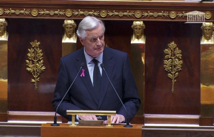 Michel Barnier schließt seine Rede mit der Aufforderung, „sich um die Republik zu kümmern“ und „Spaltungen“ und „Streitigkeiten“ zu überwinden.