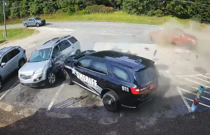 Ein Polizist sorgt ohne Blinklicht für einen überraschenden Unfall!