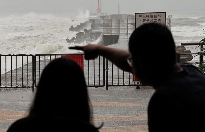 Taifun Krathon bewegt sich mit Böen von fast 300 km/h auf Taiwan zu