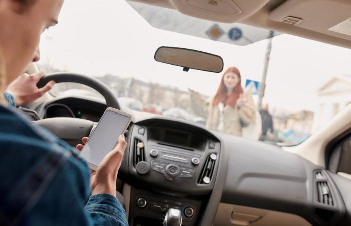 Die Franzosen schauen lieber auf ihr Telefon als auf die Straße