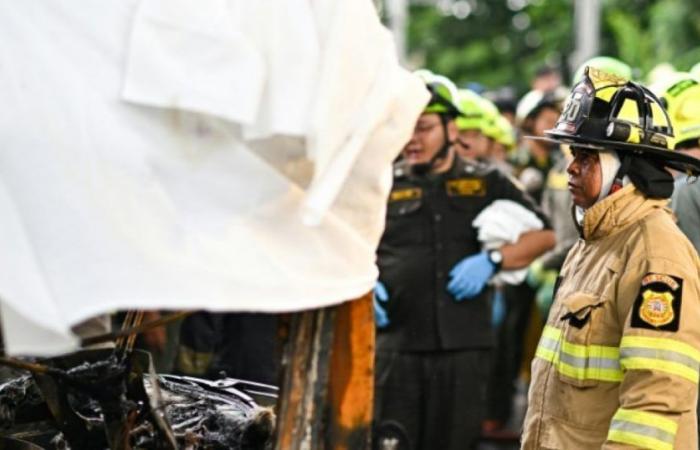 Mindestens 23 Tote bei Schulbusbrand: Nachrichten