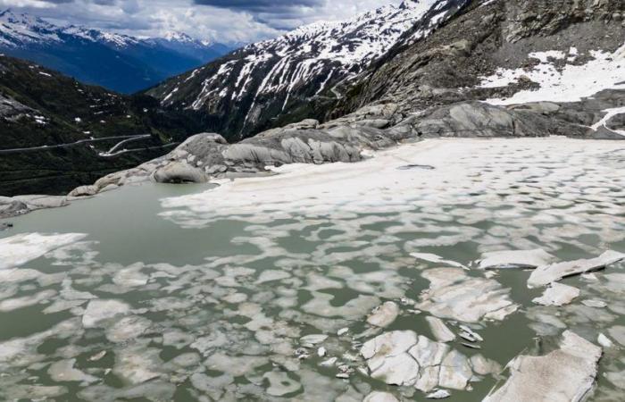 Das massive Abschmelzen der Schweizer Gletscher hielt trotz eines sehr schneereichen Winters an – rts.ch