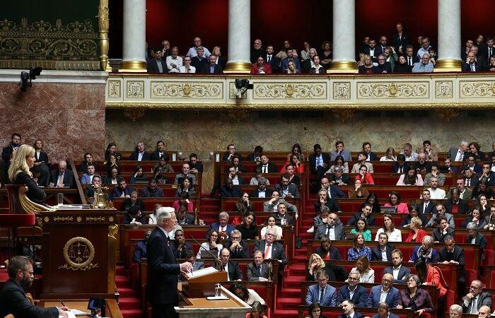 Michel Barnier rückt die ökologische Verschuldung ohne Mittelgarantie wieder ganz oben auf die Tagesordnung