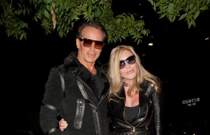 „Catwoman“-Prominente Jocelyn Wildenstein, 82, sieht bei einem Abendessen in Paris mit ihrem Verlobten Lloyd Klein, 56, verliebt aus