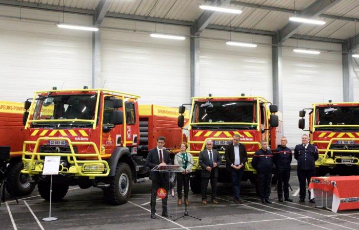 Die Behörden gratulieren den Feuerwehrleuten, die als nationale Verstärkung abgereist sind