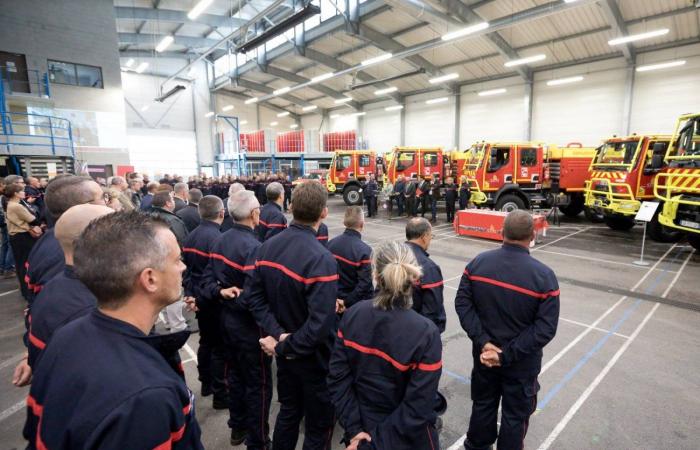 Die Behörden gratulieren den Feuerwehrleuten, die als nationale Verstärkung abgereist sind