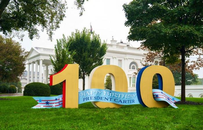 Jimmy Carter feiert seinen 100. Geburtstag im Kreise der Familie mit gegrilltem Hähnchen