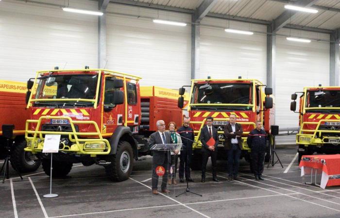 Die Behörden gratulieren den Feuerwehrleuten, die als nationale Verstärkung abgereist sind