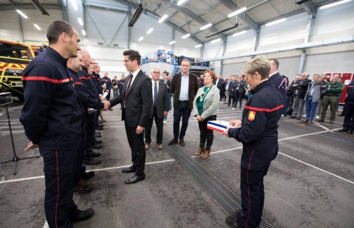 Die Behörden gratulieren den Feuerwehrleuten, die als nationale Verstärkung abgereist sind