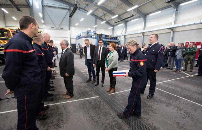 Die Behörden gratulieren den Feuerwehrleuten, die als nationale Verstärkung abgereist sind