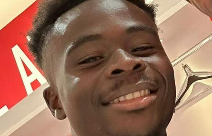 Bukayo Saka teilt ein urkomisches Bild mit der Ikone der Arsenal Invincibles, die wegen ihrer schockierenden Aussage „fast den Status einer Legende verloren“ hätte