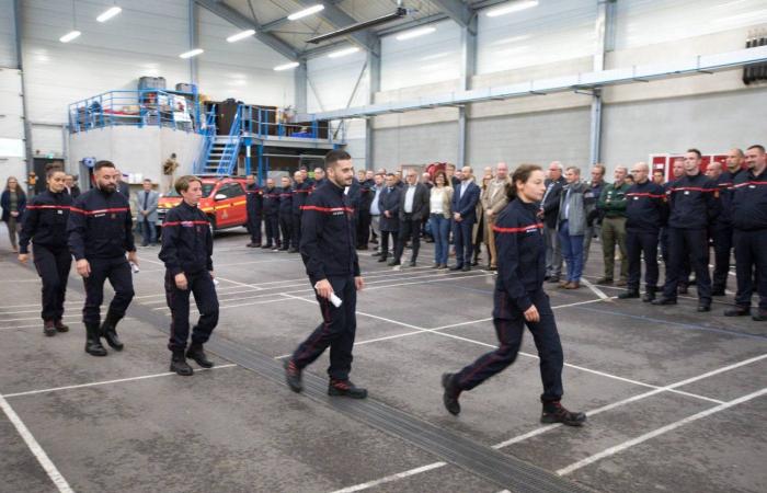 Die Behörden gratulieren den Feuerwehrleuten, die als nationale Verstärkung abgereist sind