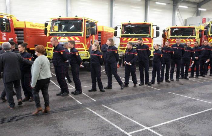 Die Behörden gratulieren den Feuerwehrleuten, die als nationale Verstärkung abgereist sind