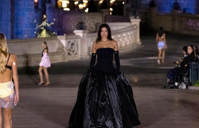 Es war einmal, als Prinzessin Kylie Jenner die Coperni-Modenschau im Disneyland abschloss